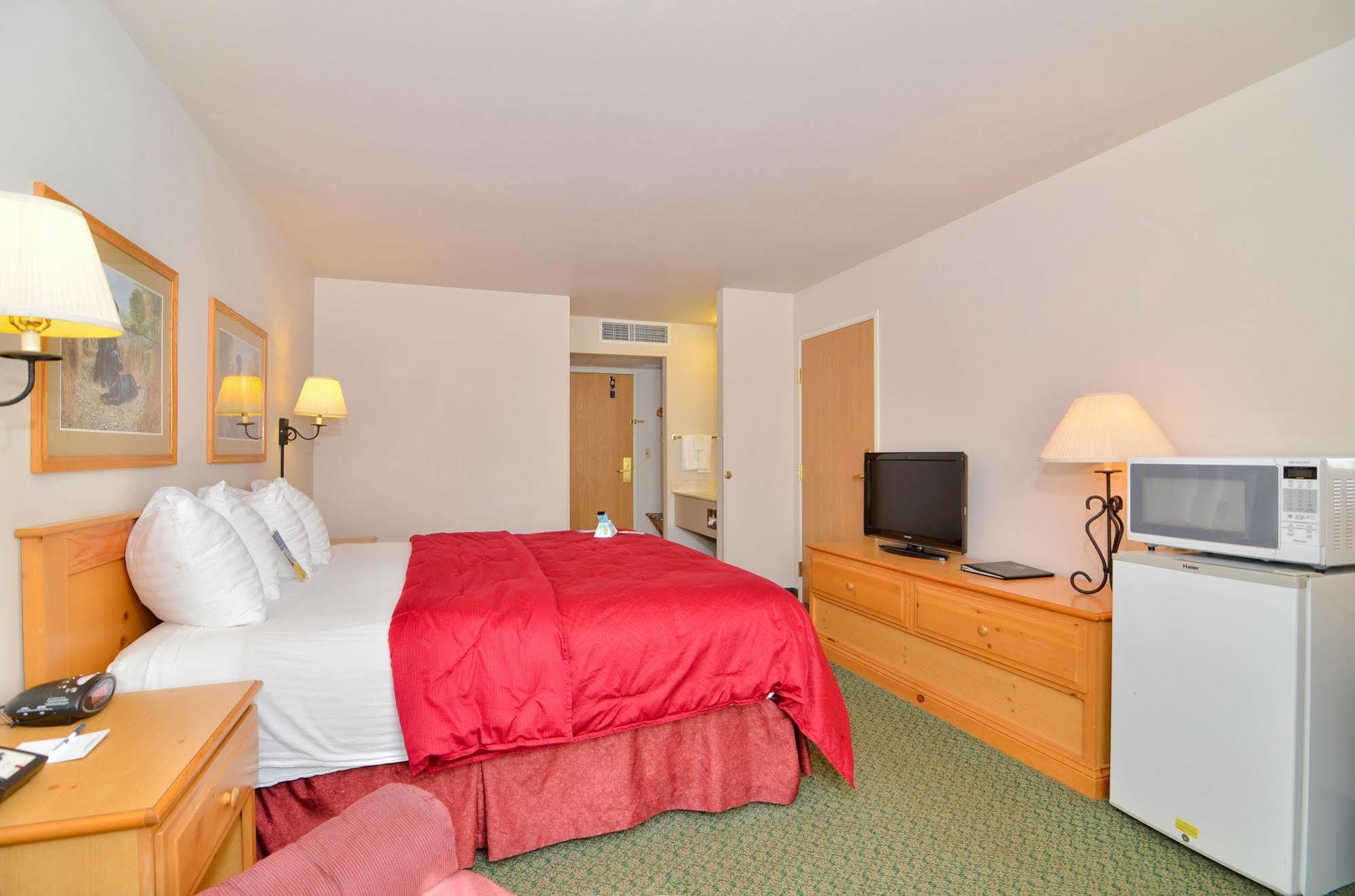 Best Western Yellowstone Crossing Laurel Room photo